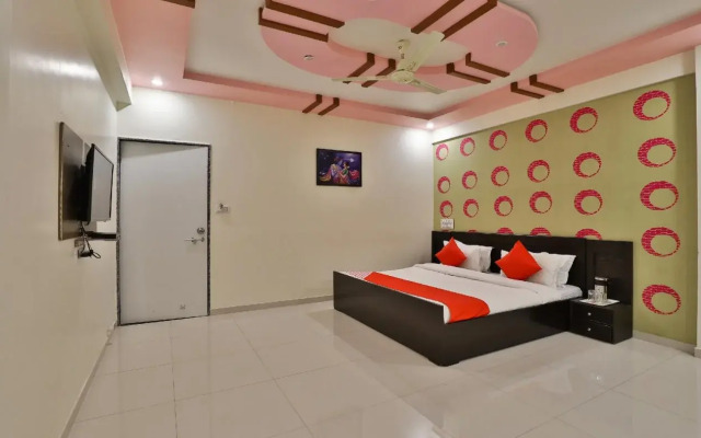 Maahi Palace By OYO Rooms