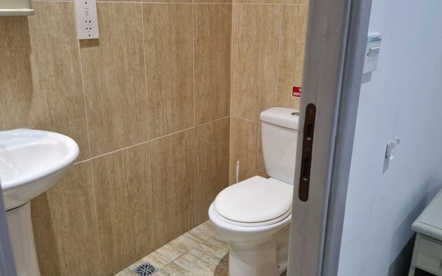 Modern 4-bed Home in Ix-xaghra, Valley View Pool