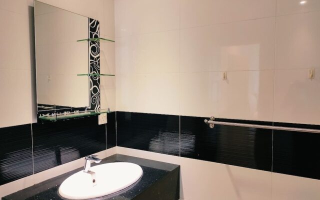 Mansion One Suites by Merlene