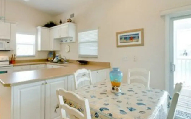 Holly Hideaway