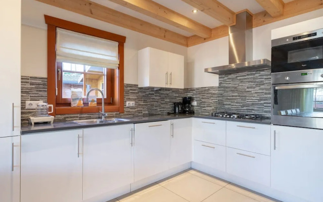 Wooden Holiday Home with Microwave near Brunssummerheide