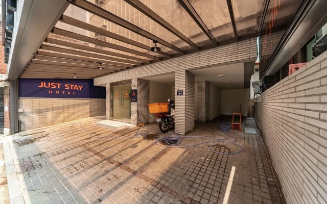 Just Stay Hotel Wangsimni Station