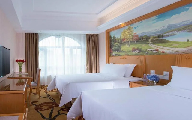 Vienna Hotel Shenzhen Dalang Clothing Base