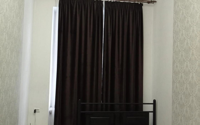 Smart econom for near Opera