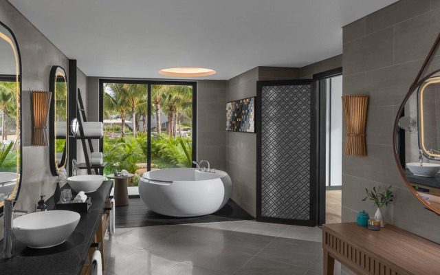 Crowne Plaza Phu Quoc Starbay by IHG