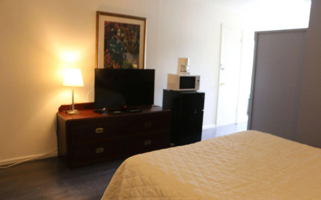 Hiway House Motel