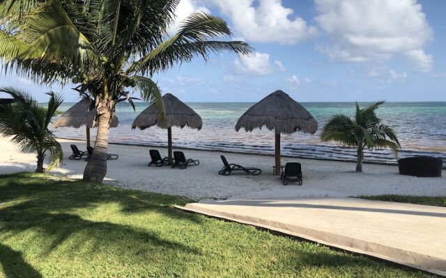 Peninsula Cancun Beachfront