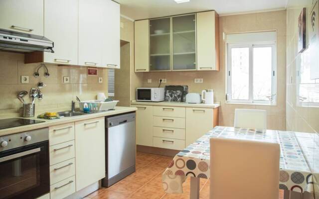 Peaceful and Serene 3 Bedroom Apartment in Lisbon