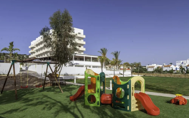 Iris Beach Hotel