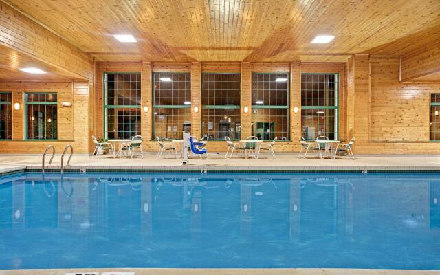 River Hill Inn & Suites