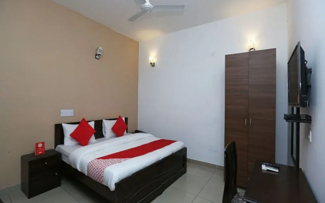 OYO 15674 Mahak Residency