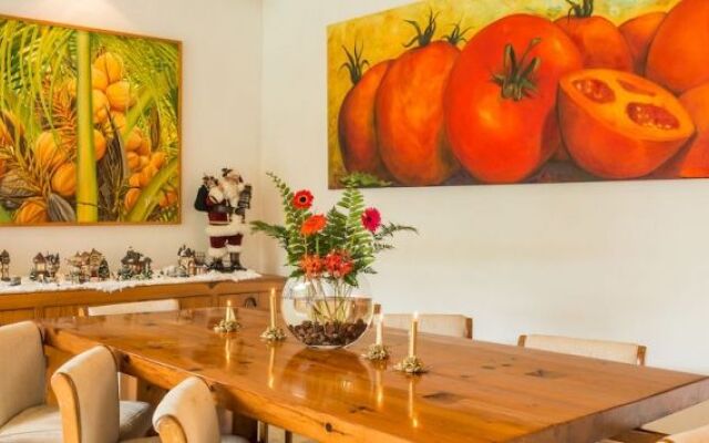 Villa Azalea Inn & Organic Farm