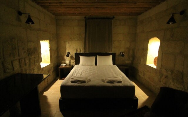 Tafana Cave & Stone Lodge