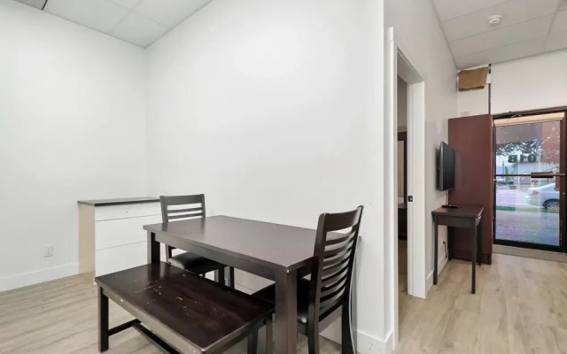 Charming 1BR Lakeside
