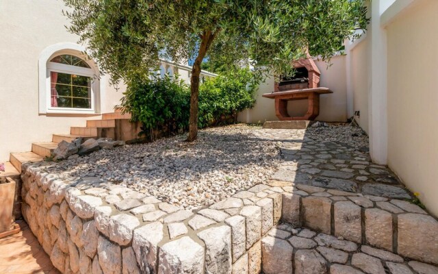 Beautiful Apartment in Dramalj With Wifi and 3 Bedrooms