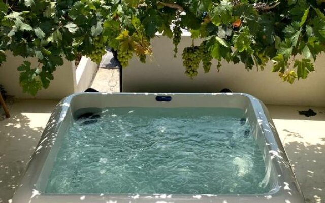 SUITE LOVE SPA VUE MER PISCINe 3