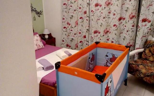 Small apartment 10 min (walk) from Piraeus port