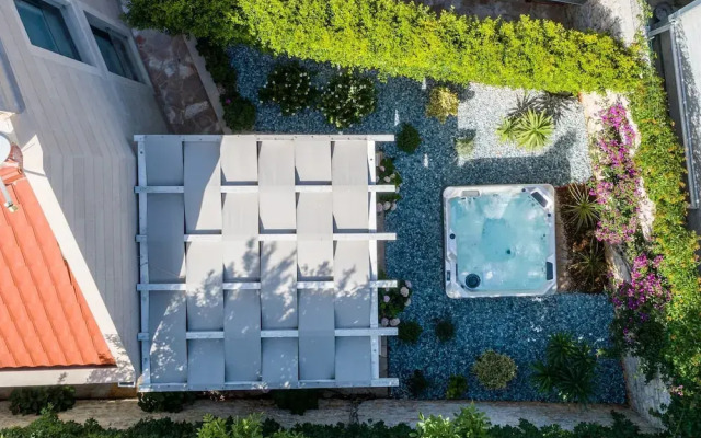 Villa Stone Pearl - Two Bedroom Holiday House With Pool