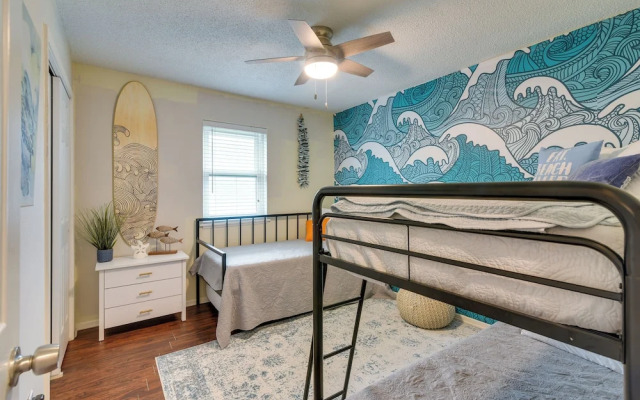 Galveston Getaway w/ Hot Tub: Near Beach!