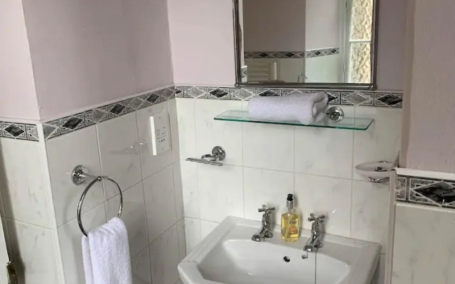 JOIVY Adorable 1 Bed Flat Near West End