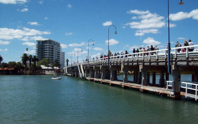 Foreshore Motel