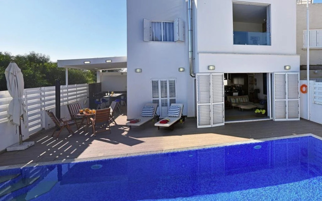 2 Br Villa Blue Phoenix - Chg 8911