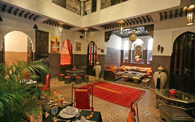 Riad La Porte Rouge By La Siredrah
