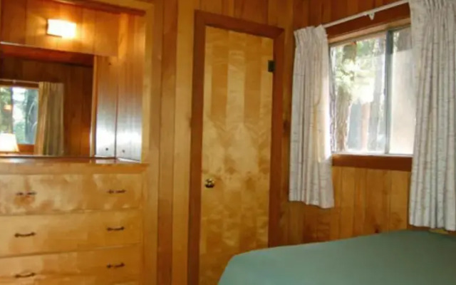 RedAwning Cabin #92 Weiss Hideaway