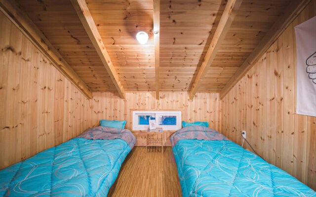 Jeju Hyeoppjae Some&ssam Guesthouse