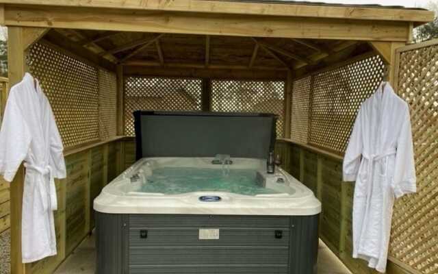 Hollicarrs - Bluebell Lodge