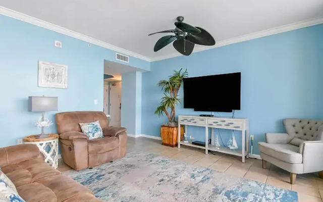 Silver Beach Towers 1003 West