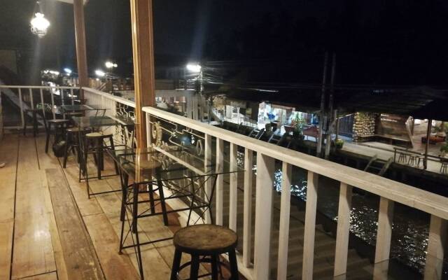 Ruang Sabai Amphawa