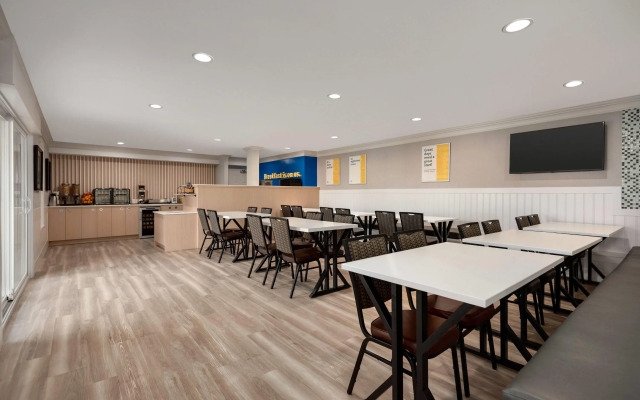 Days Inn by Wyndham Kelowna