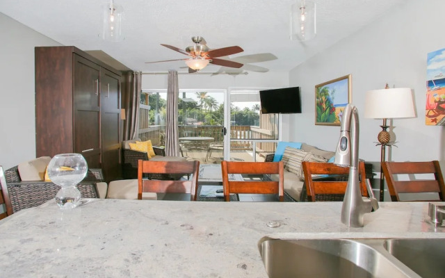 Kahana Sunset B7 2 Bedroom Condo by Redawning