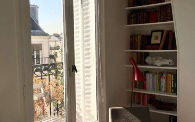 Modern Studio In Paris With Balcony