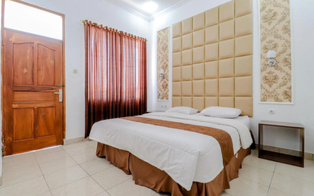 Griya Limasan Hotel by ZUZU – Guest Rooms – Wonosari