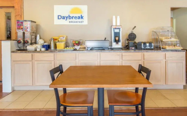 Days Inn Sheboygan/The Falls