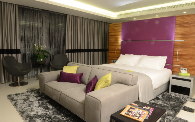 Warwick Stone 55 Hotel