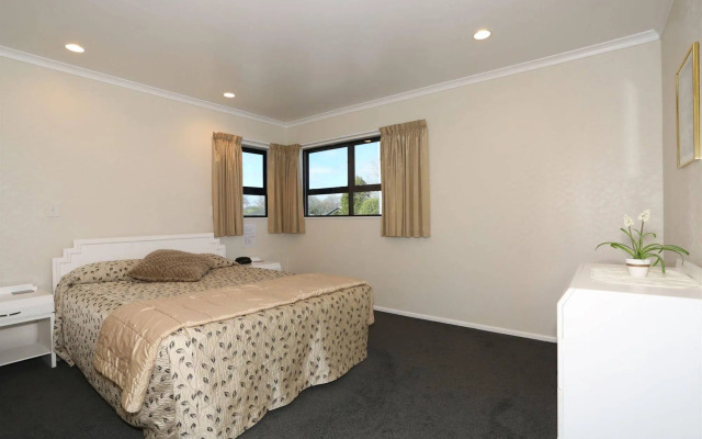 Shadzz Motel & Conference Centre