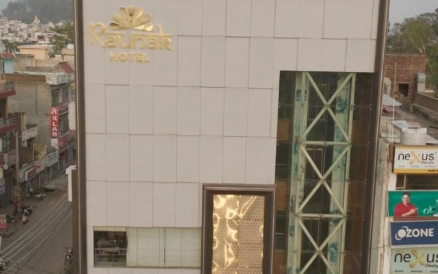 OYO 24912 Hotel Raunak