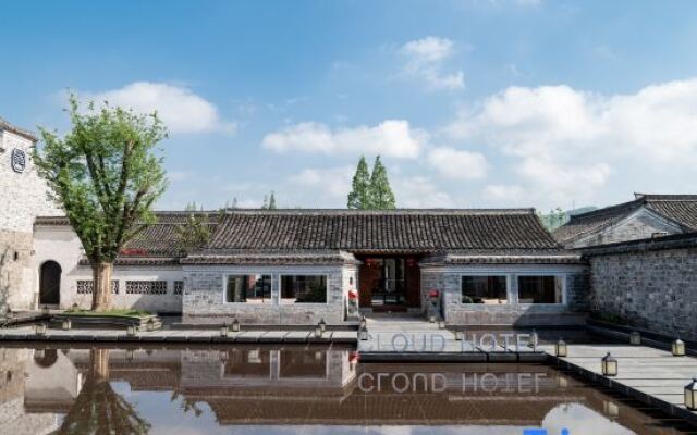 Ningbo Cloud Hotel (Cicheng Ancient County Chengchenghuang Temple)