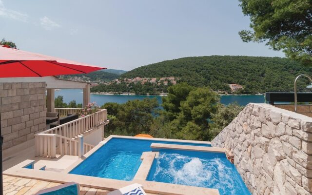 Awesome Home in Pucisca with Hot Tub, WiFi & 5 Bedrooms