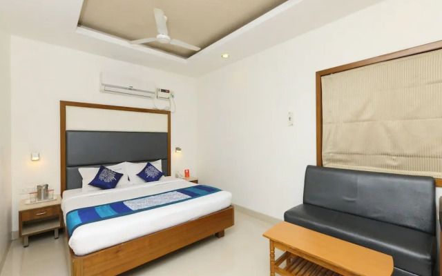 Collection O 683 Hotel Sri Chakra Inn