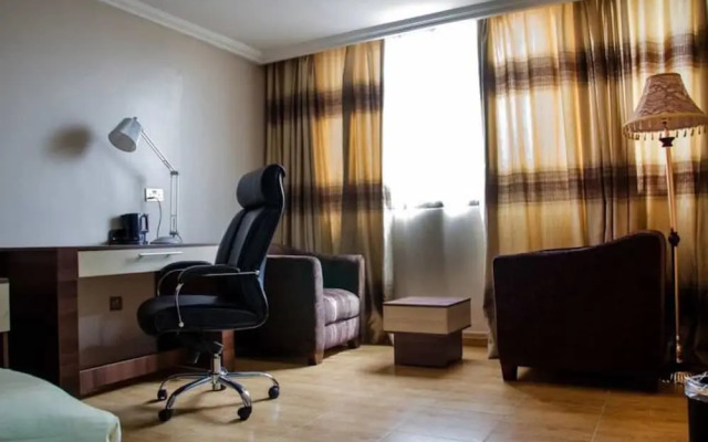Chesterfield Hotel & Suites