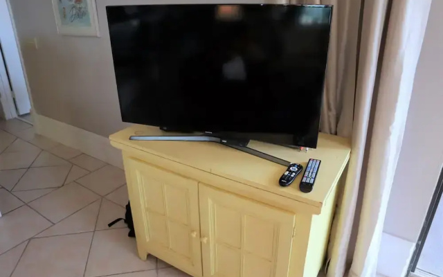 473 Mainsail 2 Bedroom Condo by RedAwning