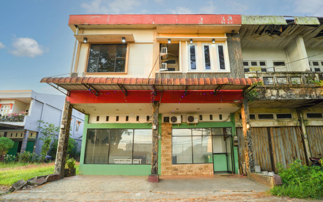 OYO 92609 Guest House Malay Singkawang
