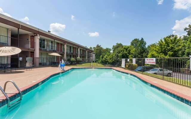 Days Inn by Wyndham Jackson