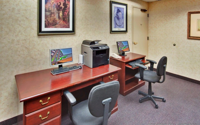 Holiday Inn Hotel & Suites Warren by IHG