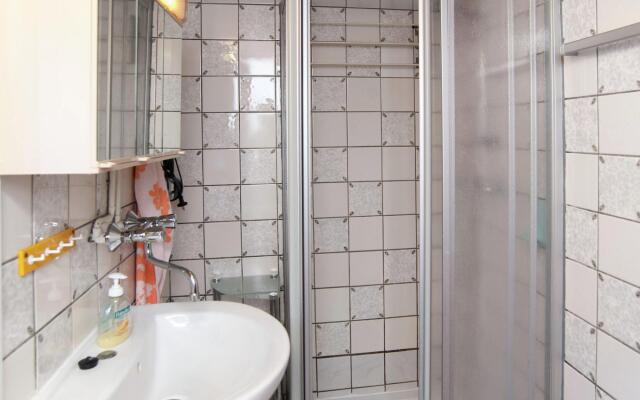 Quiet Cottage Near Trails