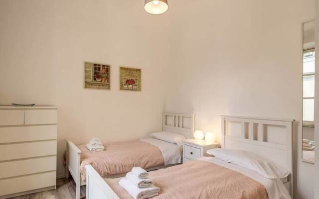 Colosseo 2 Bedroom Walking Distance